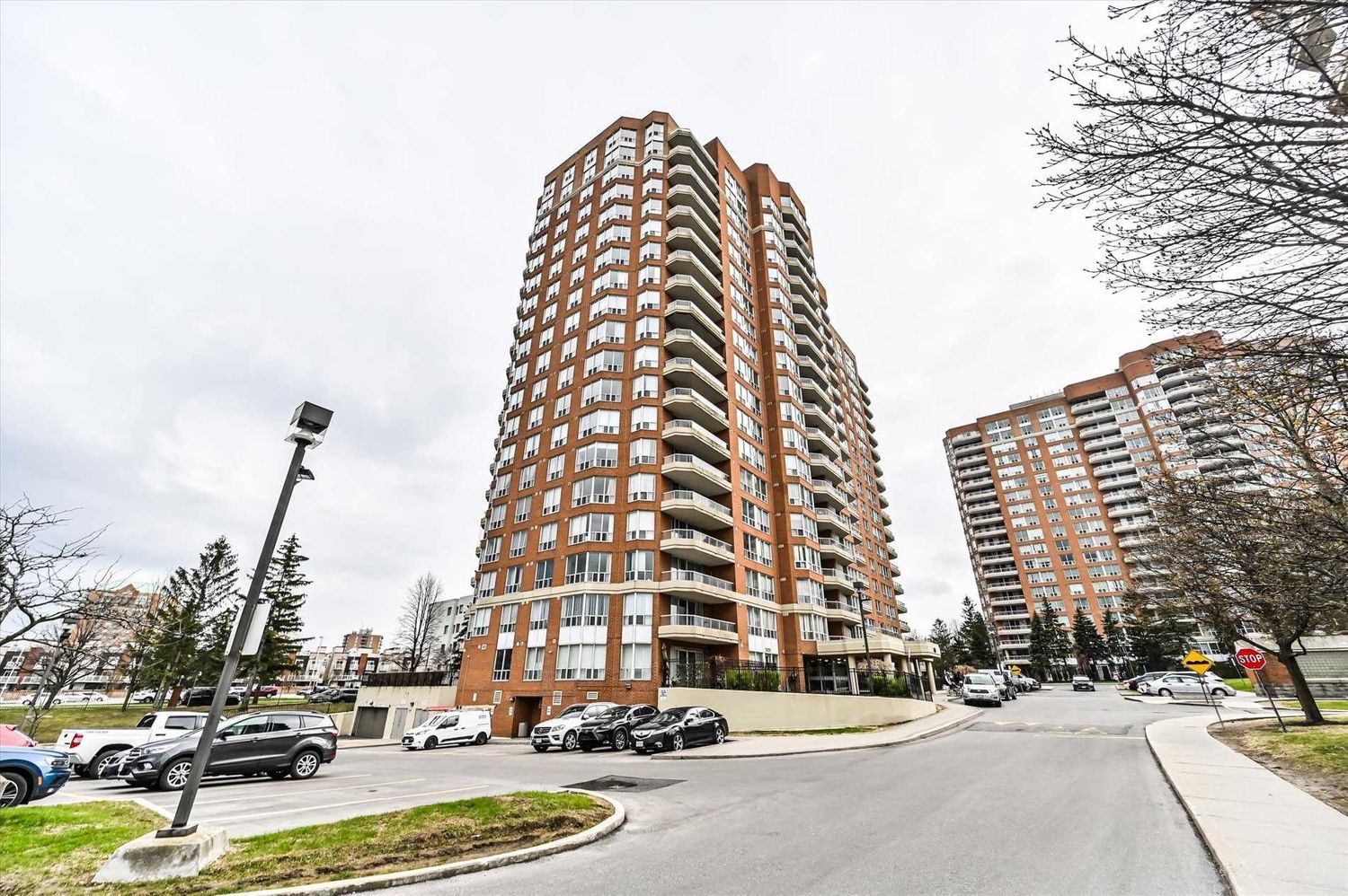 410 Mclevin Avenue. Mayfair on the Green II Condos is located in  Scarborough, Toronto - image #1 of 3