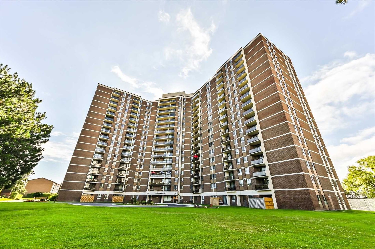 121 Trudelle Street. McCowan Place Condos is located in  Scarborough, Toronto - image #1 of 2