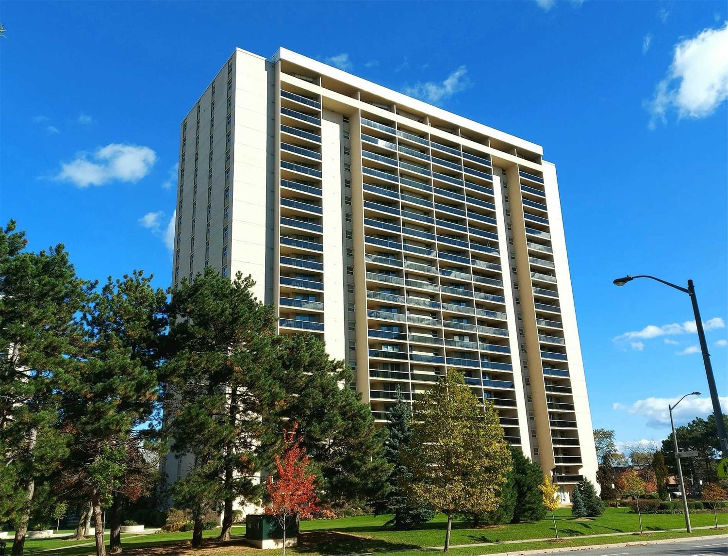 299 Mill Road. Millgate Manor Condos is located in  Etobicoke, Toronto - image #1 of 3