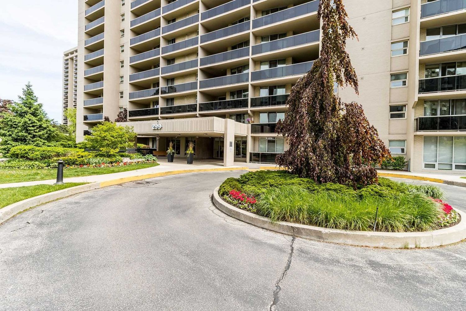 299 Mill Road. Millgate Manor Condos is located in  Etobicoke, Toronto - image #3 of 3