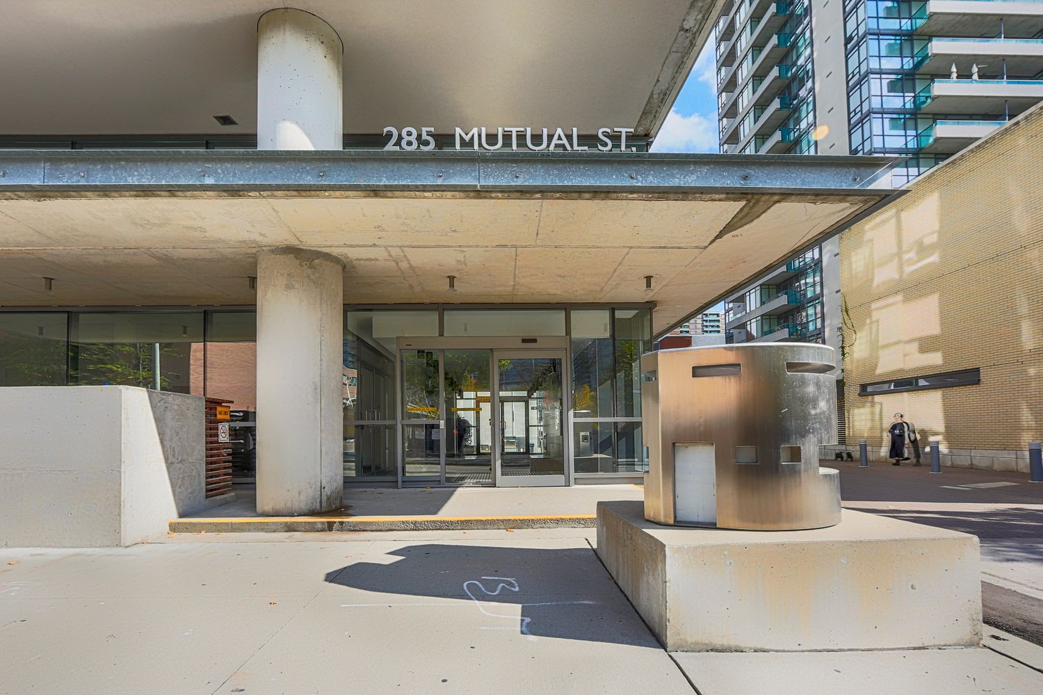 281 Mutual Street. Radio City Condos is located in  Downtown, Toronto - image #8 of 8