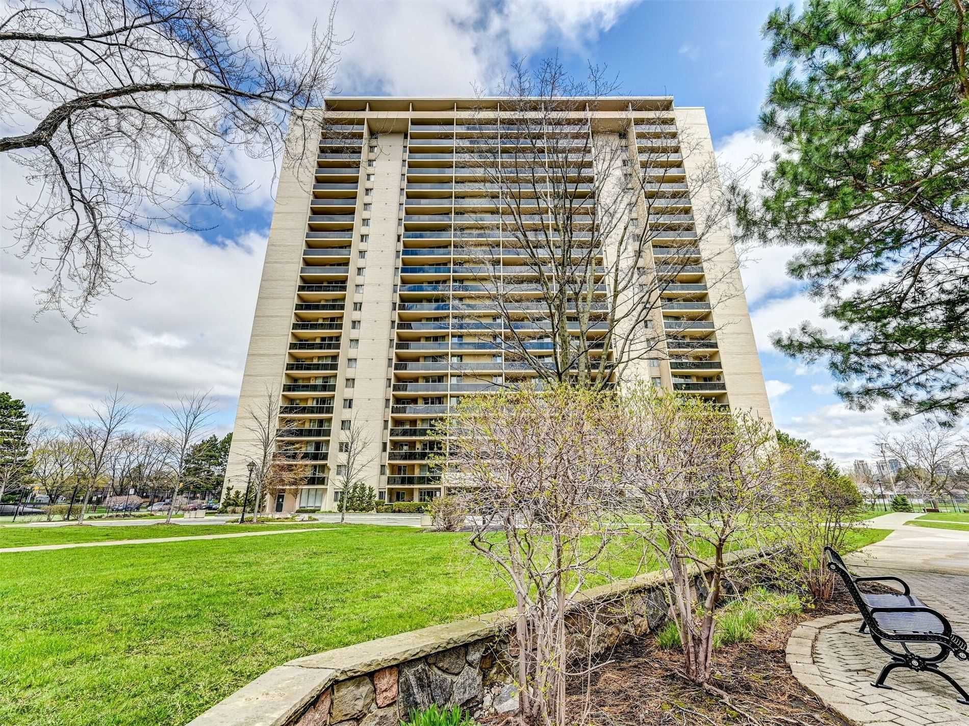 812 Burnhamthorpe Rd Millgate Manor III Condos 4 Condos for Sale