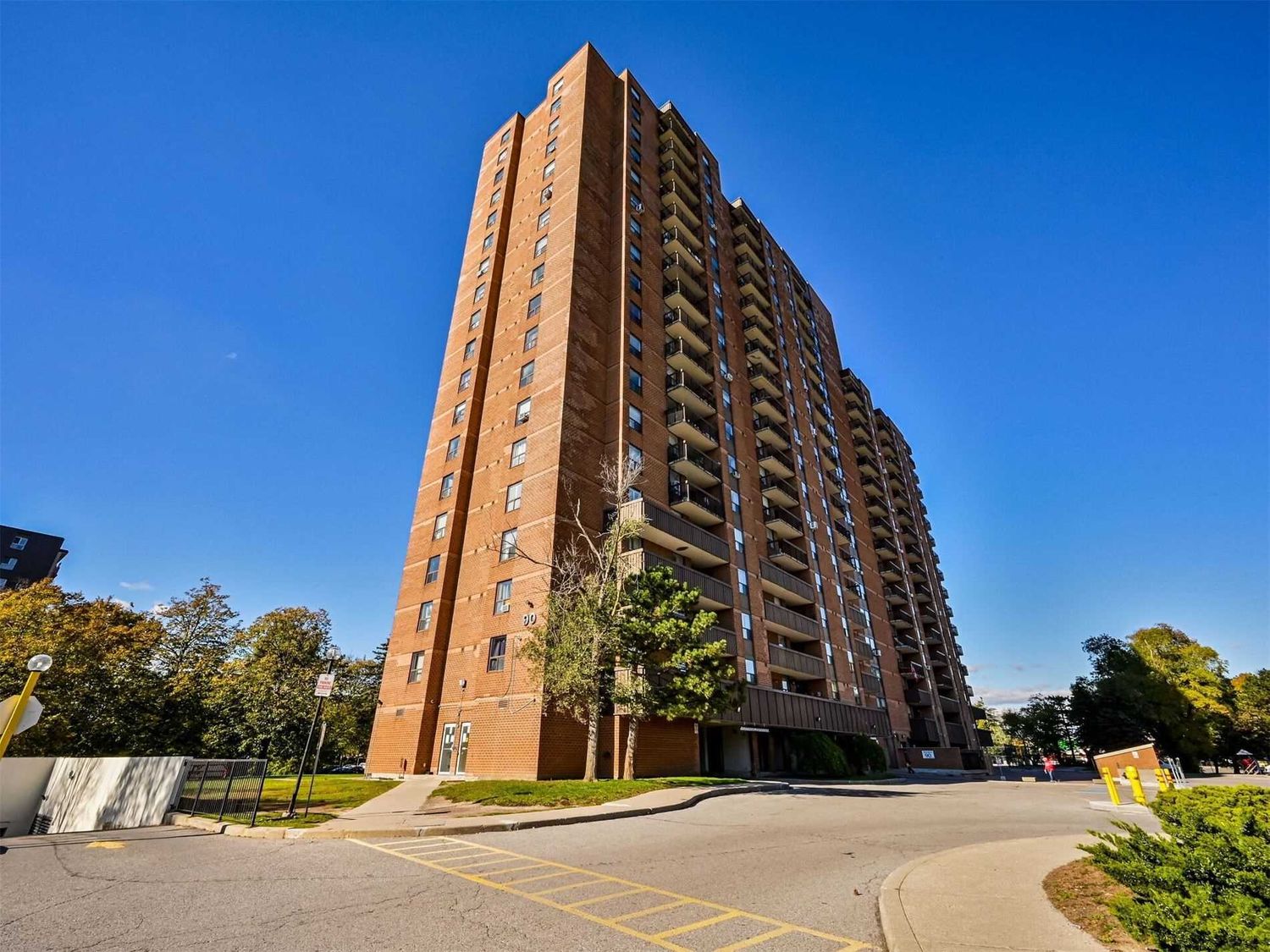 90 Ling Rd. This condo at Morningside Estates Condos is located in  Scarborough, Toronto - image #2 of 2 by Strata.ca