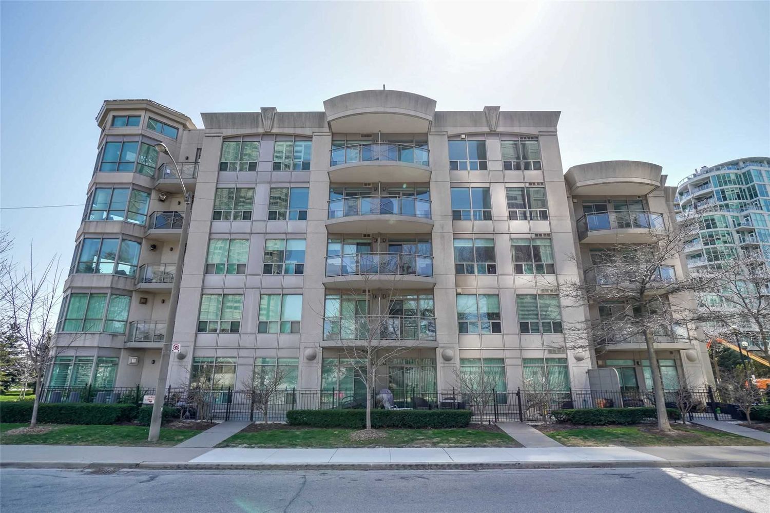 80 Palace Pier Court. Nevis Condos is located in  Etobicoke, Toronto - image #2 of 3