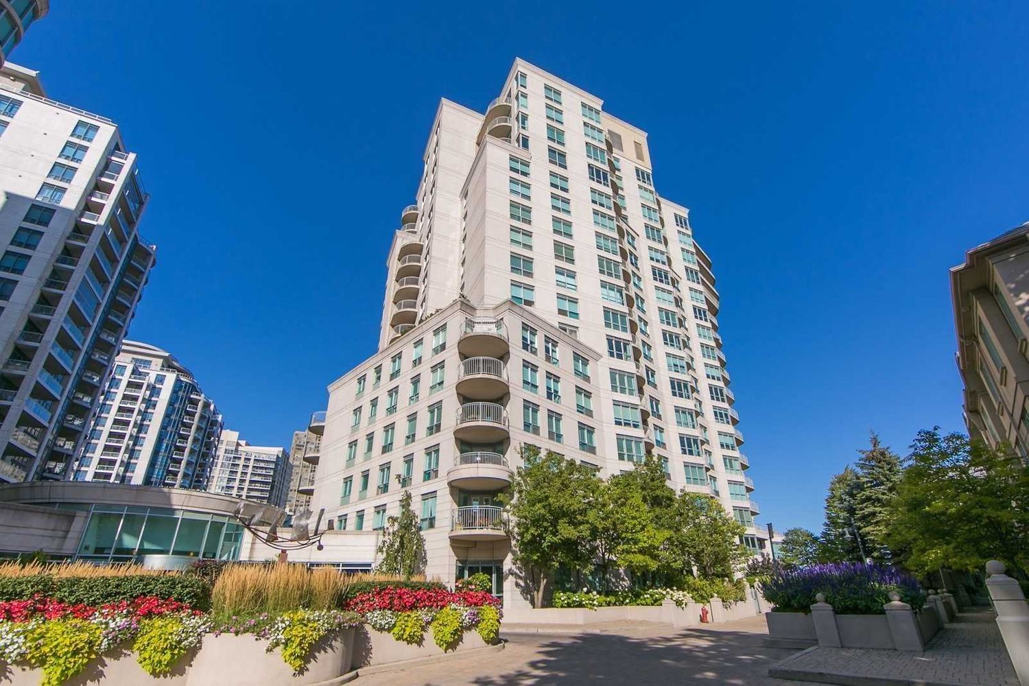 2111 Lake Shore Boulevard W. Newport Beach Condos is located in  Etobicoke, Toronto - image #1 of 3