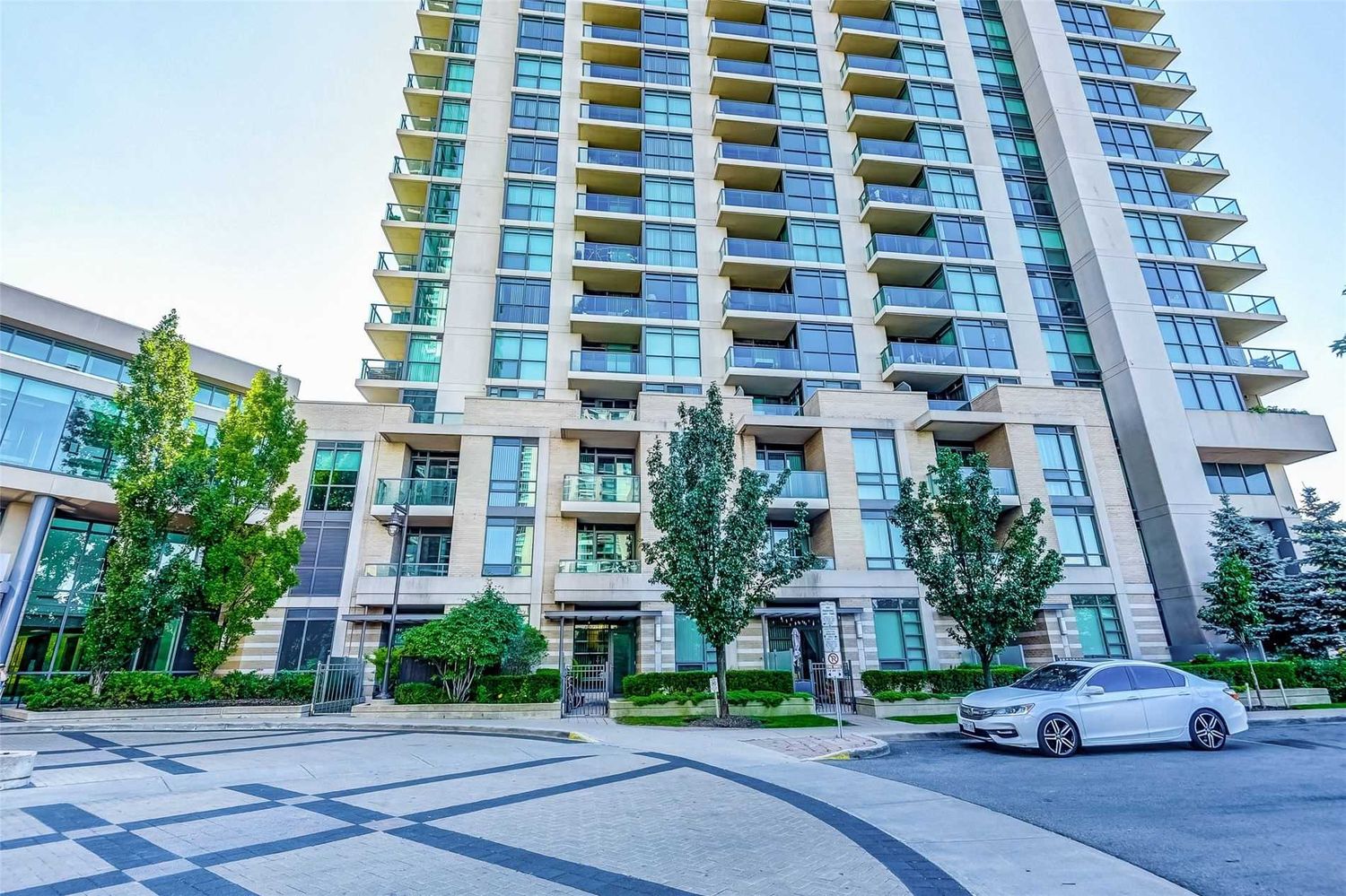 205 Sherway Gardens Rd, One Sherway Tower Four Condos, 3 Condos for Sale  & 2 Condos for Rent