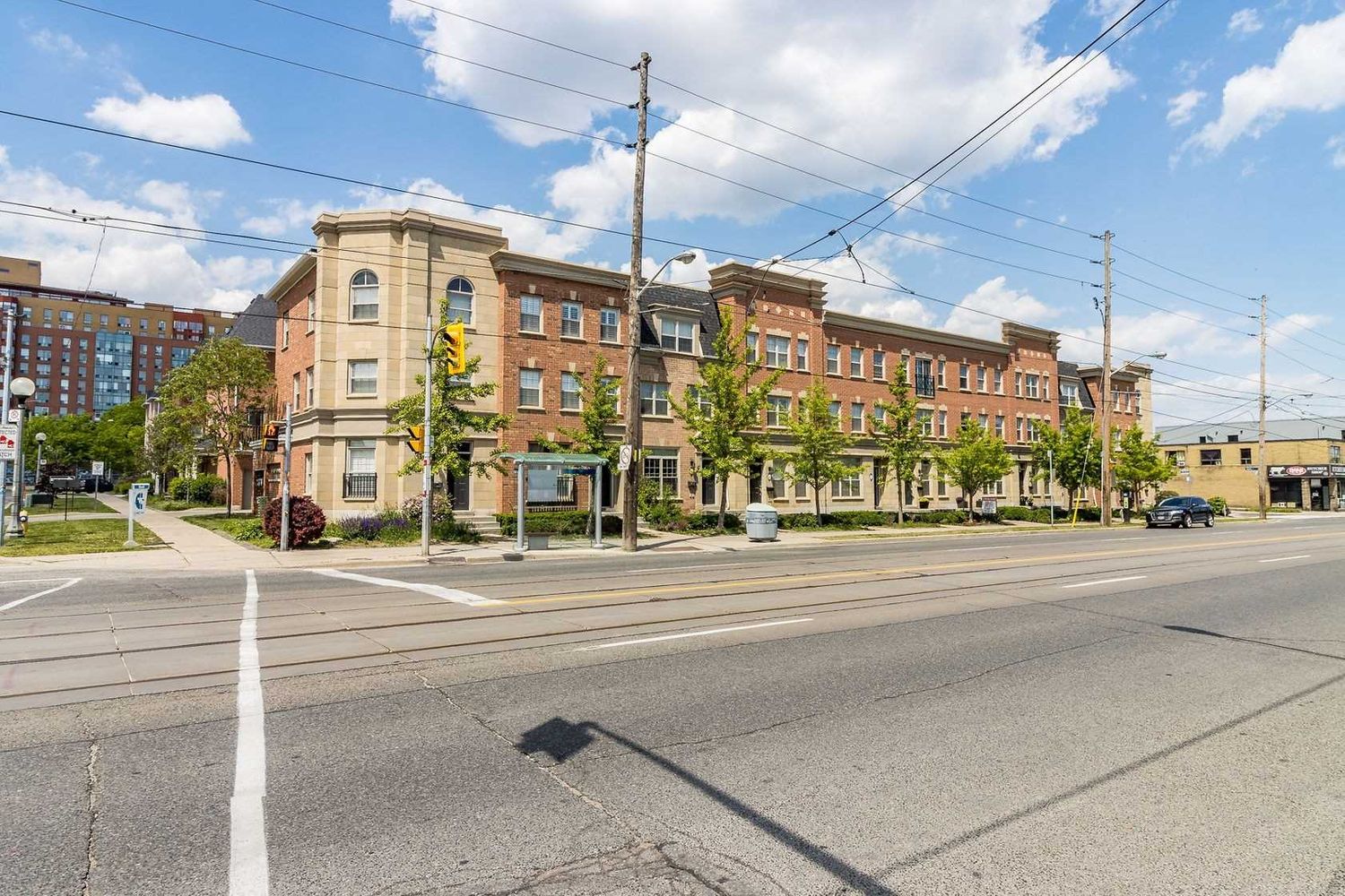 3000-3032 Lake Shore Boulevard W. Parkside Townhomes is located in  Etobicoke, Toronto - image #1 of 2