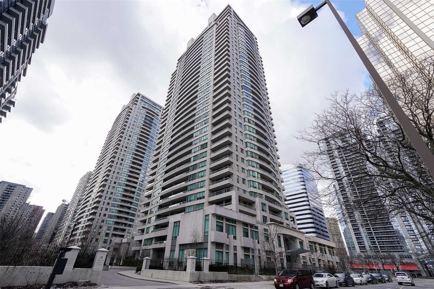 23 Hollywood Avenue. Platinum Condos is located in  North York, Toronto - image #1 of 2