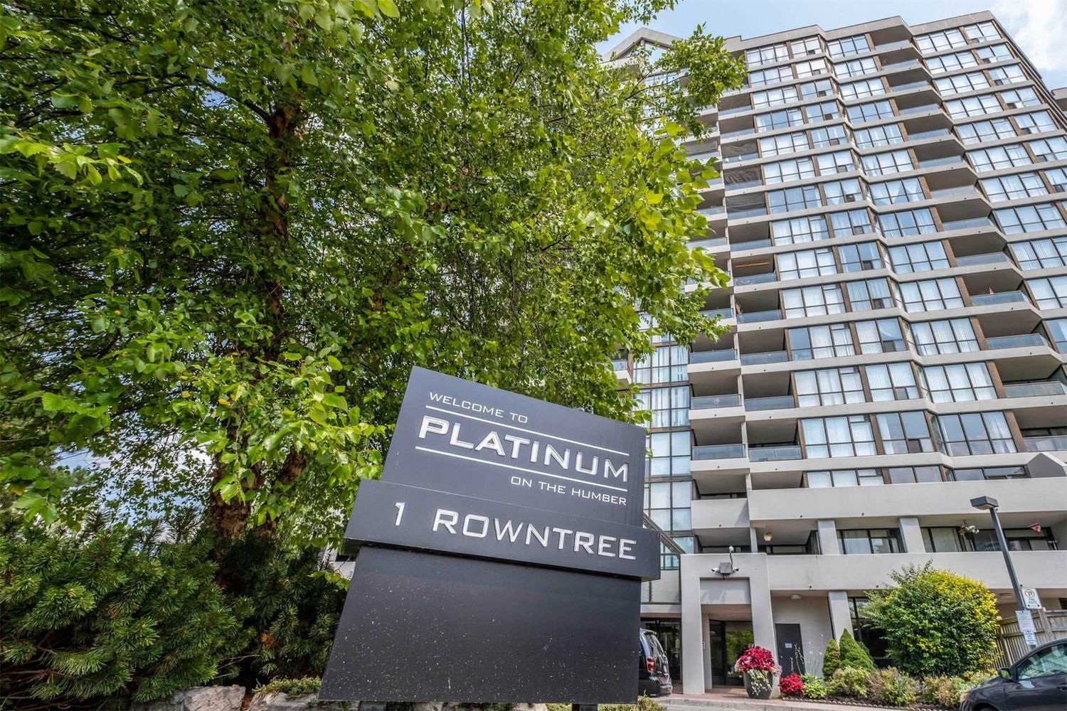 1 Rowntree Road. Platinum on the Humber III Condos is located in  Etobicoke, Toronto - image #1 of 2