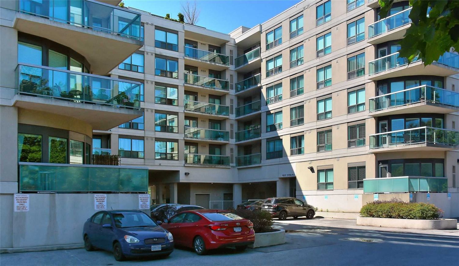 890 Sheppard Avenue W. Plaza Suites Condos is located in  North York, Toronto - image #3 of 3