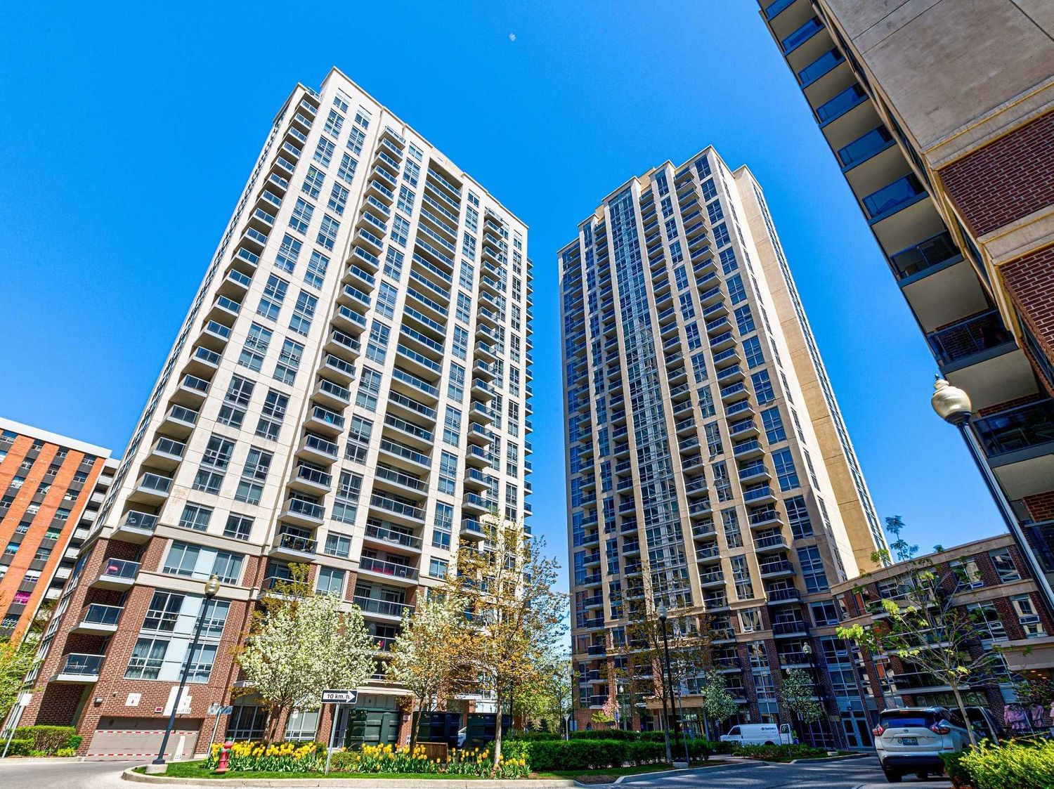 5 Michael Power Place. Port Royal Place VI Condos is located in  Etobicoke, Toronto - image #1 of 3