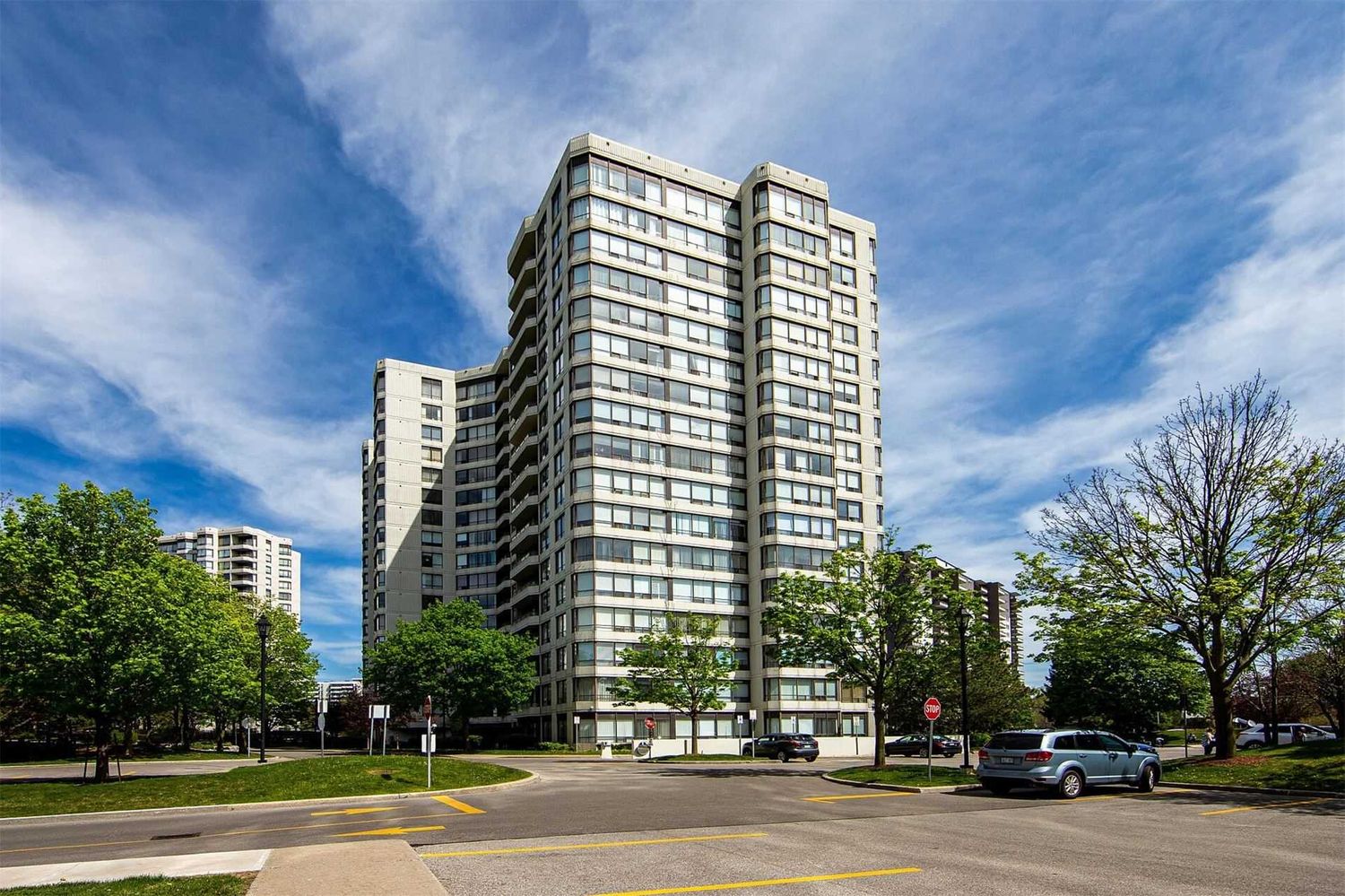 1121 Steeles Avenue W. Primrose Towers II Condos is located in  North York, Toronto - image #1 of 2