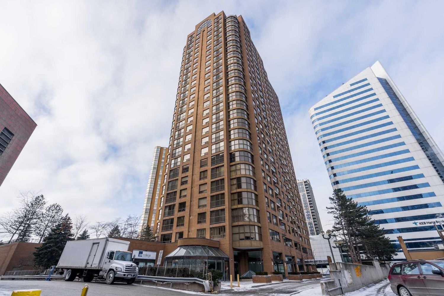 100 Upper Madison Avenue. Residences of the Madison Centre is located in  North York, Toronto - image #1 of 2