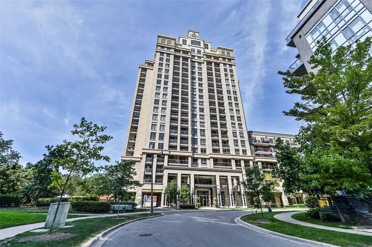 18 Kenaston Gdns. Rockefeller on Bayview Condos is located in  North York, Toronto - image #1 of 3