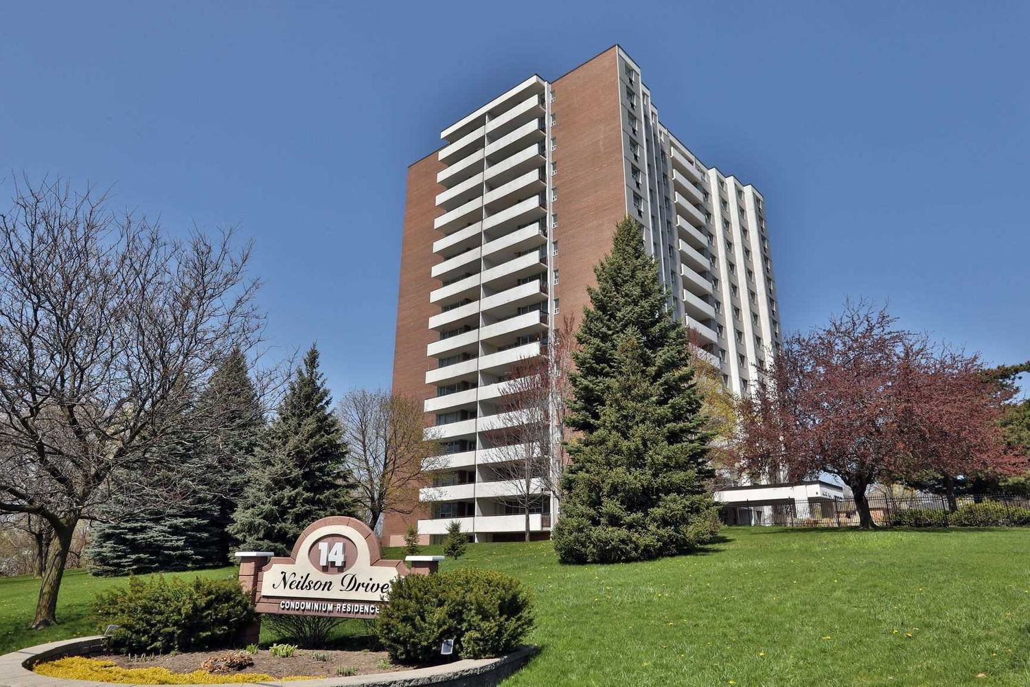 14 Neilson Drive. Round Hill Condos is located in  Etobicoke, Toronto - image #1 of 2