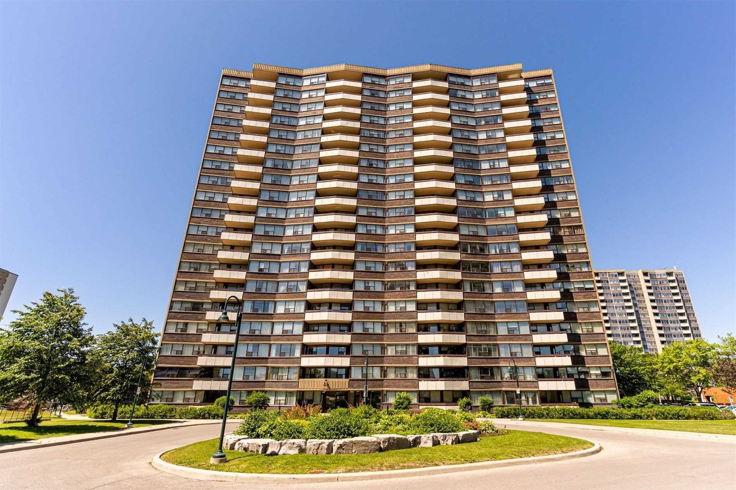 45-65 Huntingdale Boulevard. Royal Crest III Condos is located in  Scarborough, Toronto - image #1 of 2