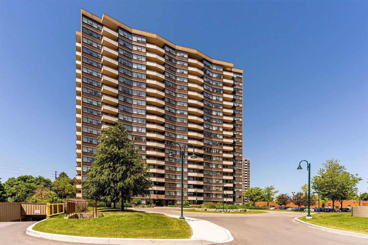 45-65 Huntingdale Boulevard. Royal Crest III Condos is located in  Scarborough, Toronto - image #2 of 2