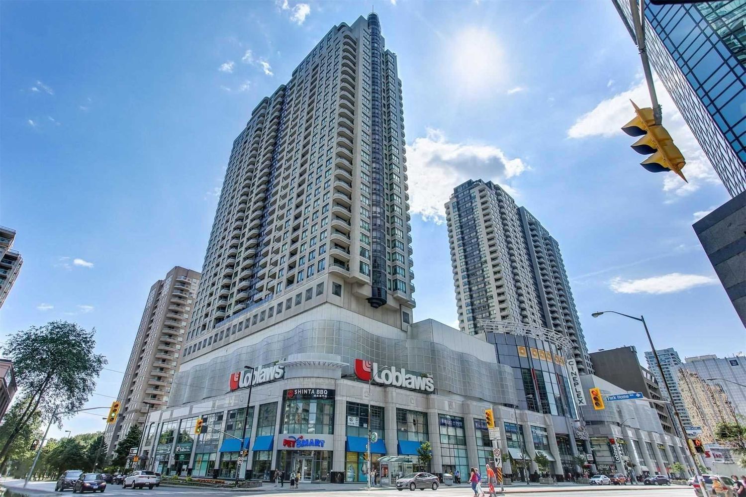 33 Empress Avenue. Royal Pinnacle Condos is located in  North York, Toronto - image #1 of 3
