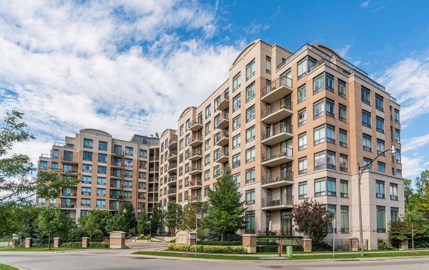 16 Dallimore Circ. Savoy at Camelot Condos is located in  North York, Toronto - image #1 of 3