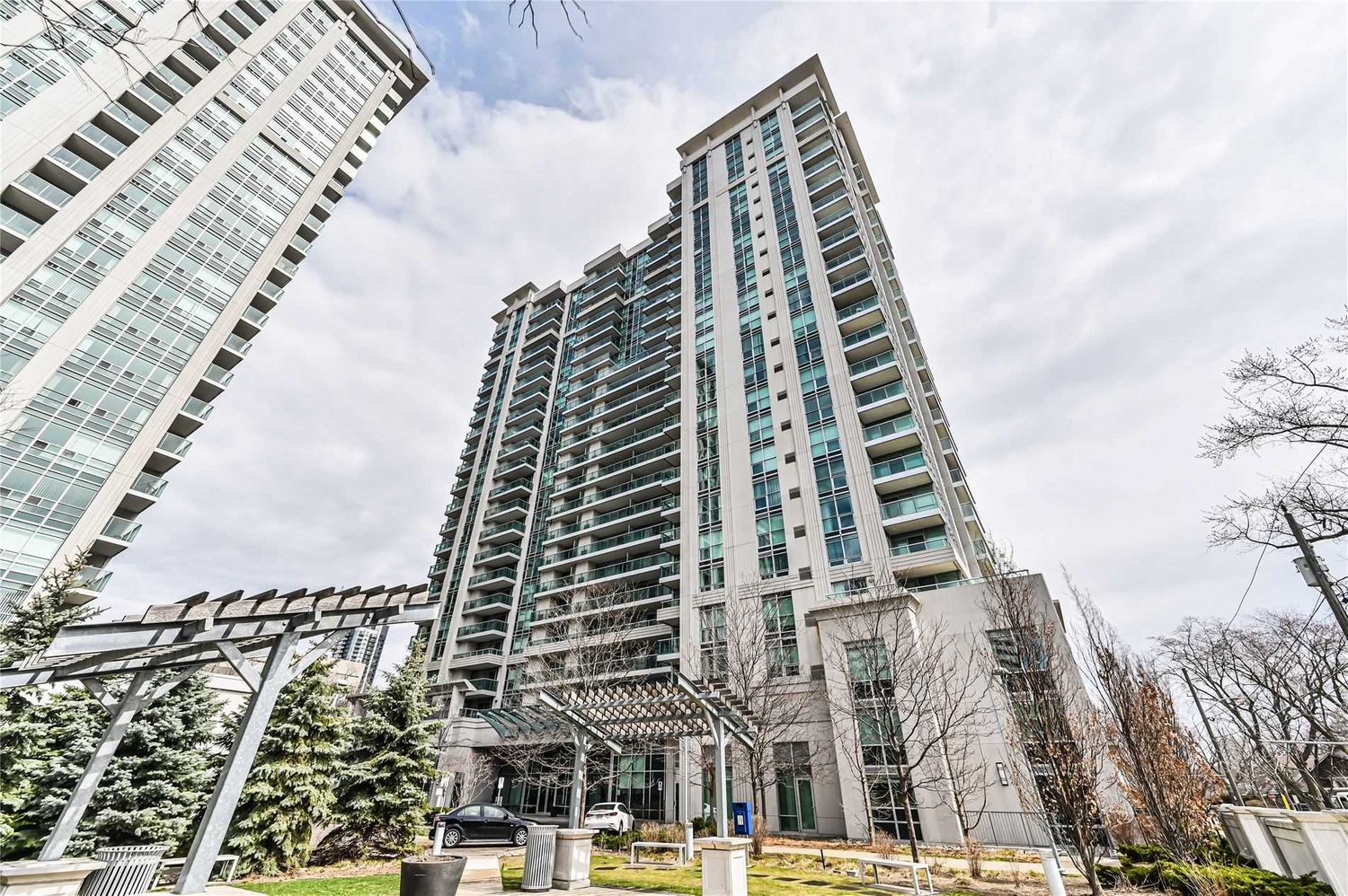 17 Anndale Drive. Savvy Condos is located in  North York, Toronto - image #1 of 3