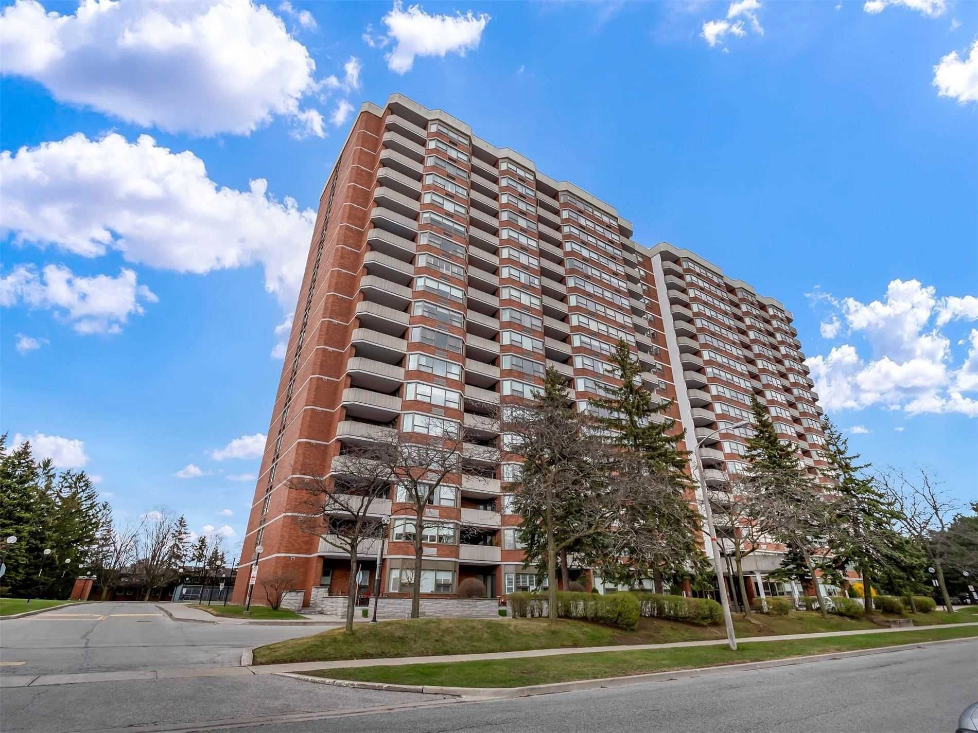 121 Ling Rd Scarborough Wood Condos 1 Bed + Den 2 Baths Unit