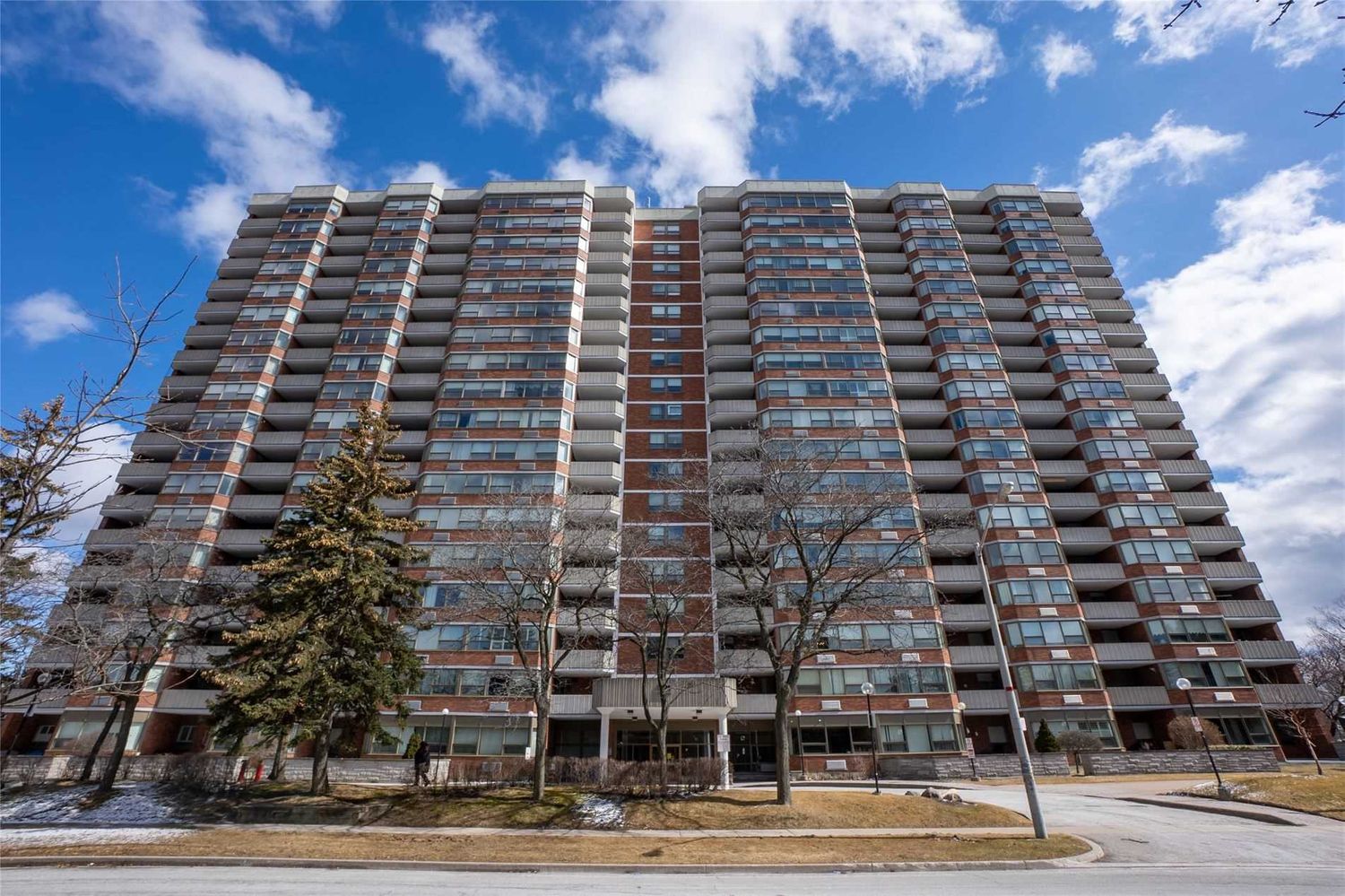 121 Ling Road. Scarborough Wood Condos is located in  Scarborough, Toronto - image #3 of 3