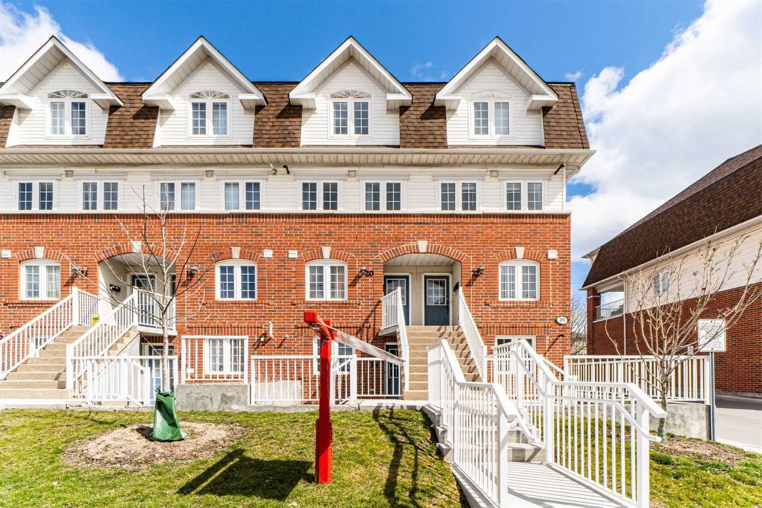 593 Kennedy Road. Sedona Foxridge Townhomes is located in  Scarborough, Toronto - image #2 of 2