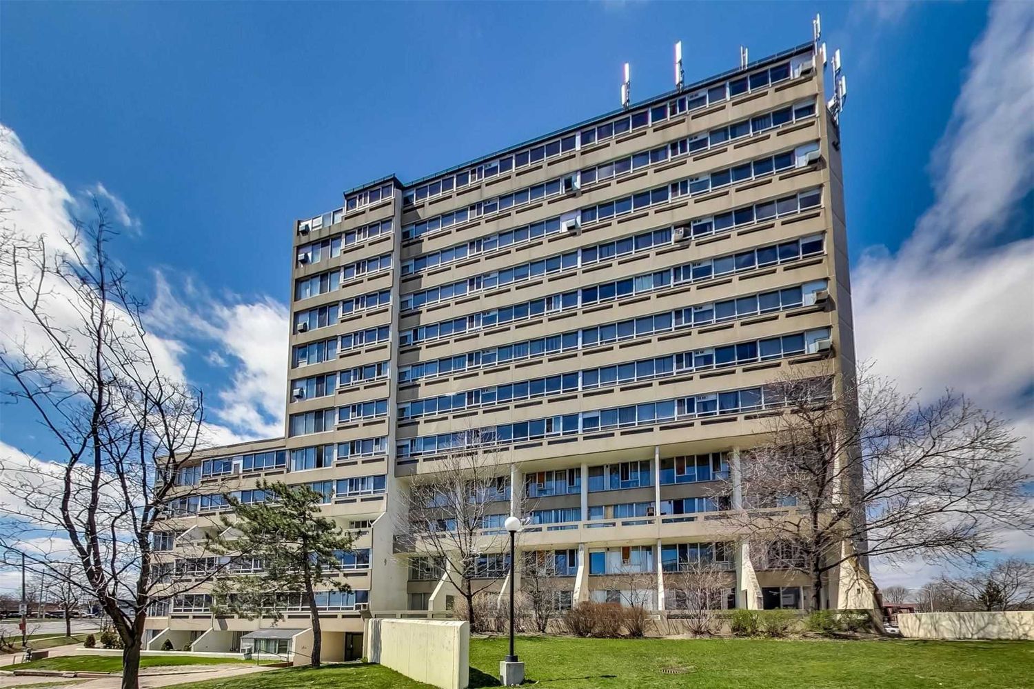 5580 Sheppard Avenue E. Sheppard Place Condominium is located in  Scarborough, Toronto - image #1 of 2