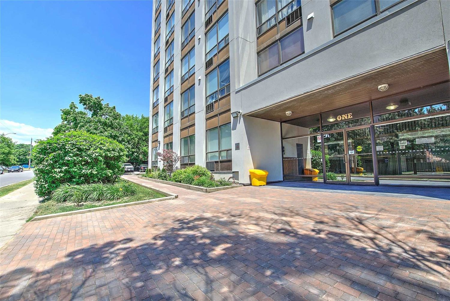 1 Reidmount Avenue. Sheppard Point Condos is located in  Scarborough, Toronto - image #3 of 3