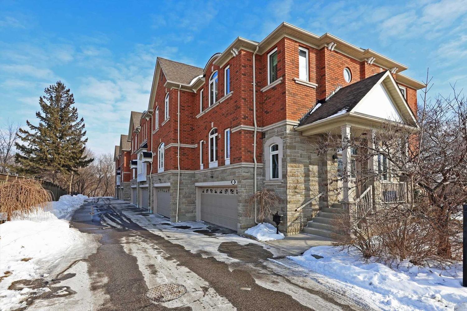 581 Scarlett Road. Silverbrook Homes is located in  Etobicoke, Toronto - image #1 of 2