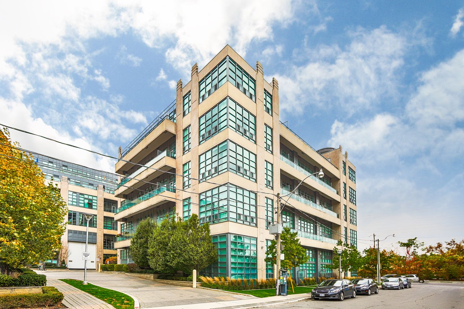 380 Macpherson Avenue. Madison Avenue Lofts is located in  Midtown, Toronto - image #2 of 5