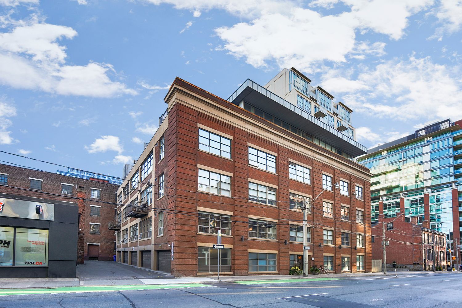 383 Adelaide Street E. Liberty Lofts is located in  Downtown, Toronto - image #1 of 4