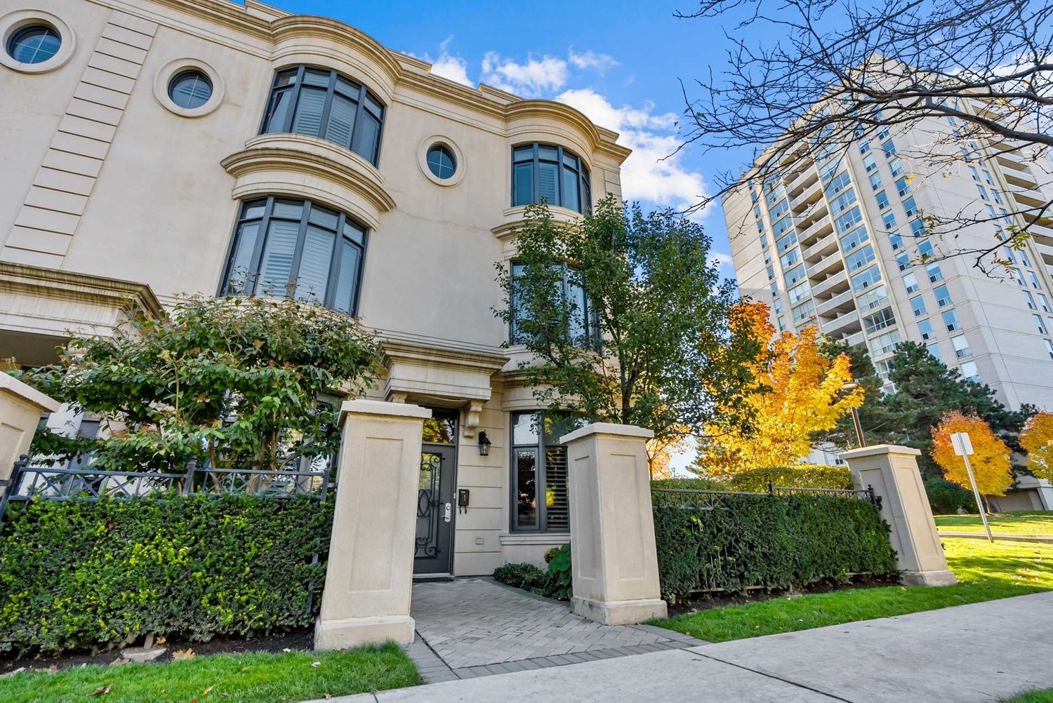 23-27 Elkhorn Drive. St Gabriel Lanes Condos is located in  North York, Toronto - image #3 of 3