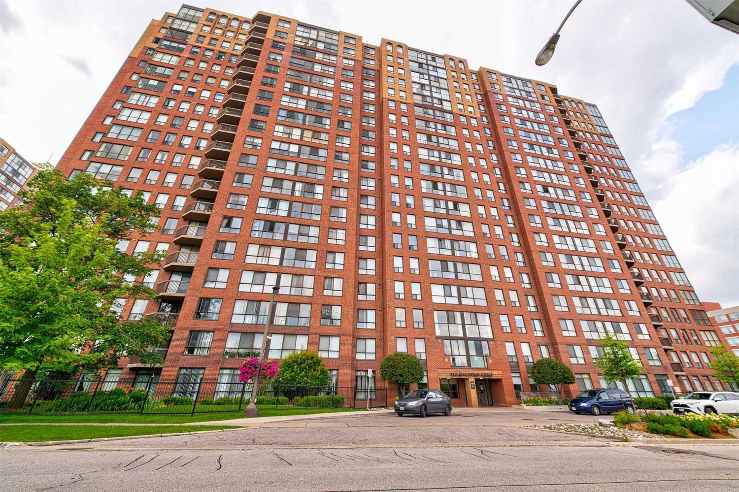 330 Mccowan Road. Sterling Club II Condos is located in  Scarborough, Toronto - image #1 of 2