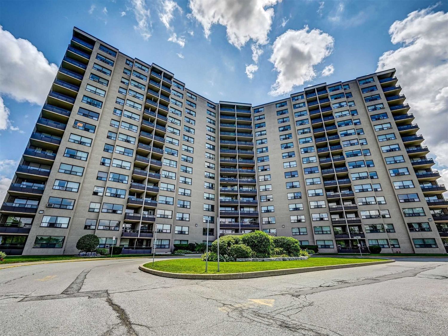 451 The West Mall. Sussex House Condos is located in  Etobicoke, Toronto - image #3 of 3