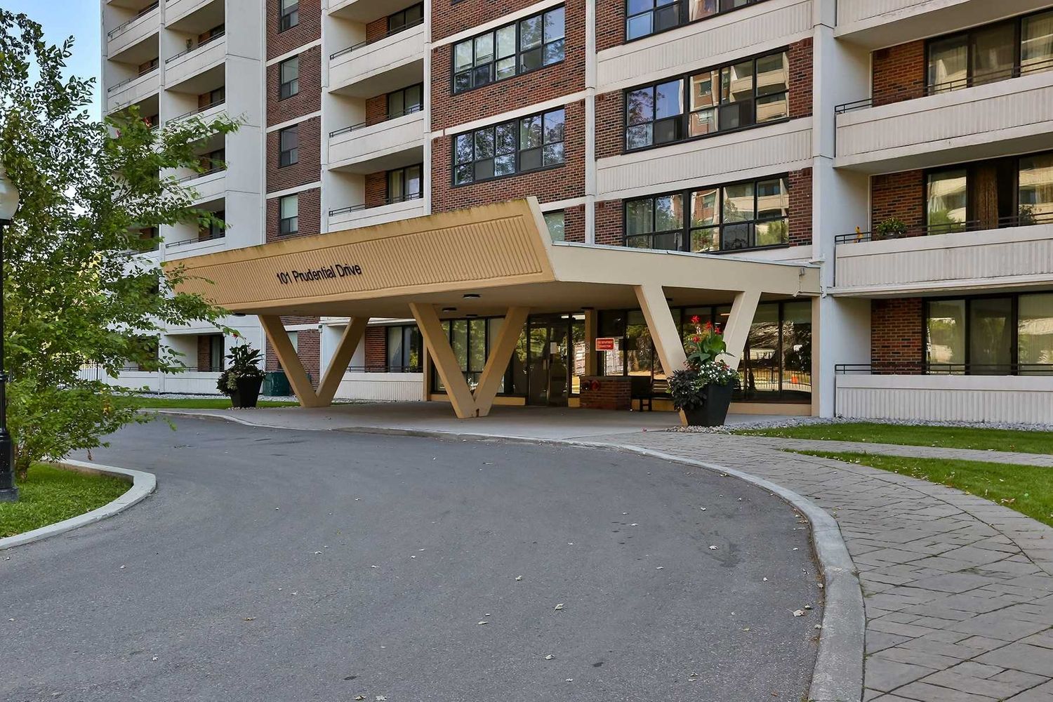 101 Prudential Drive. The Birches Condos is located in  Scarborough, Toronto - image #2 of 2