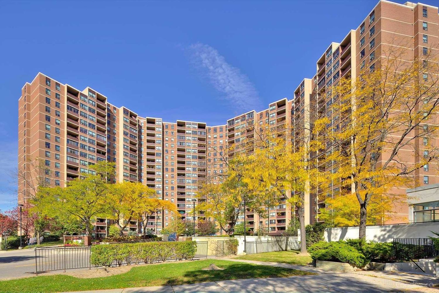 714 The West Mall. The Buckingham Condos is located in  Etobicoke, Toronto - image #1 of 2