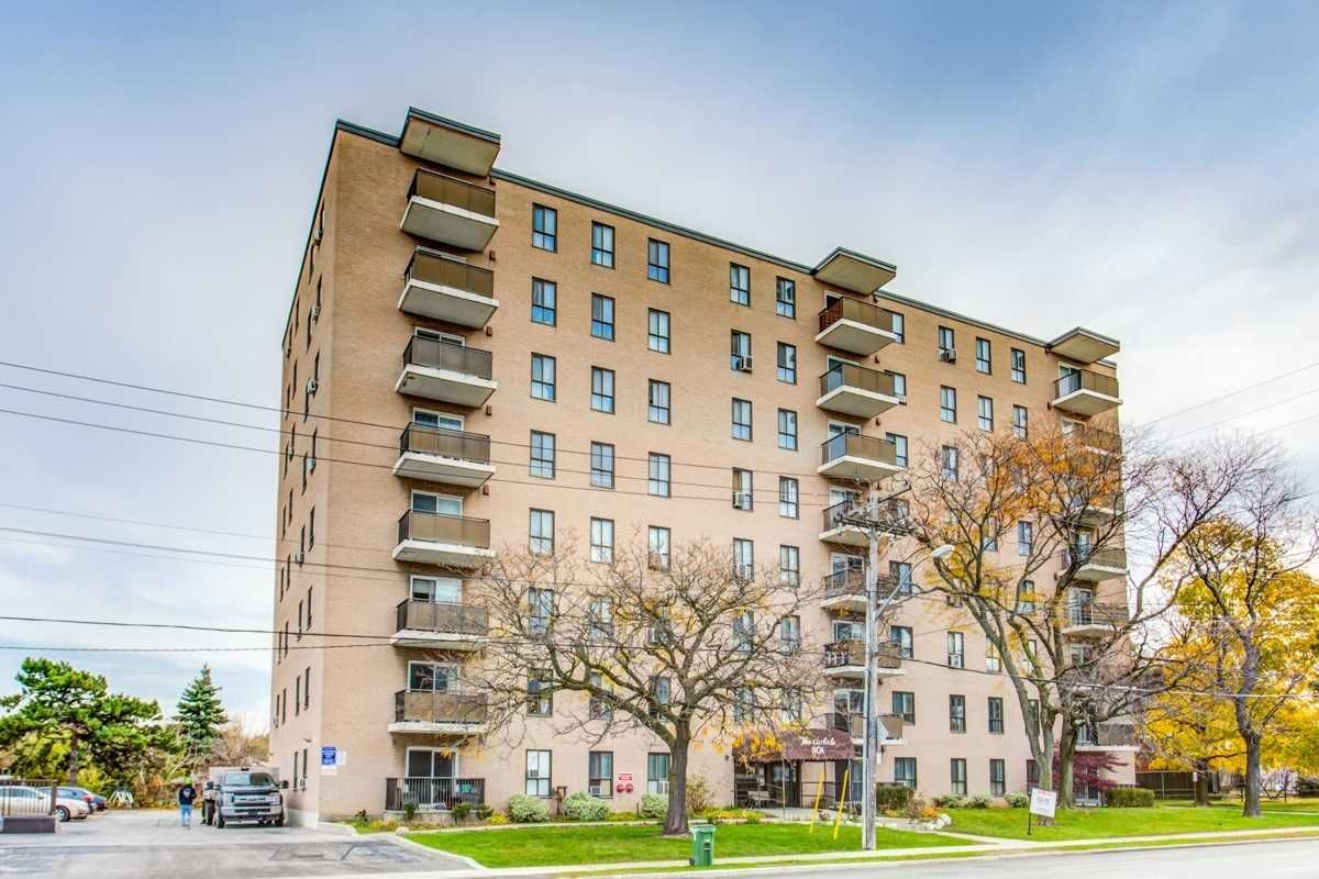 1101 Pharmacy Avenue. The Carlisle Condos is located in  Scarborough, Toronto - image #1 of 2