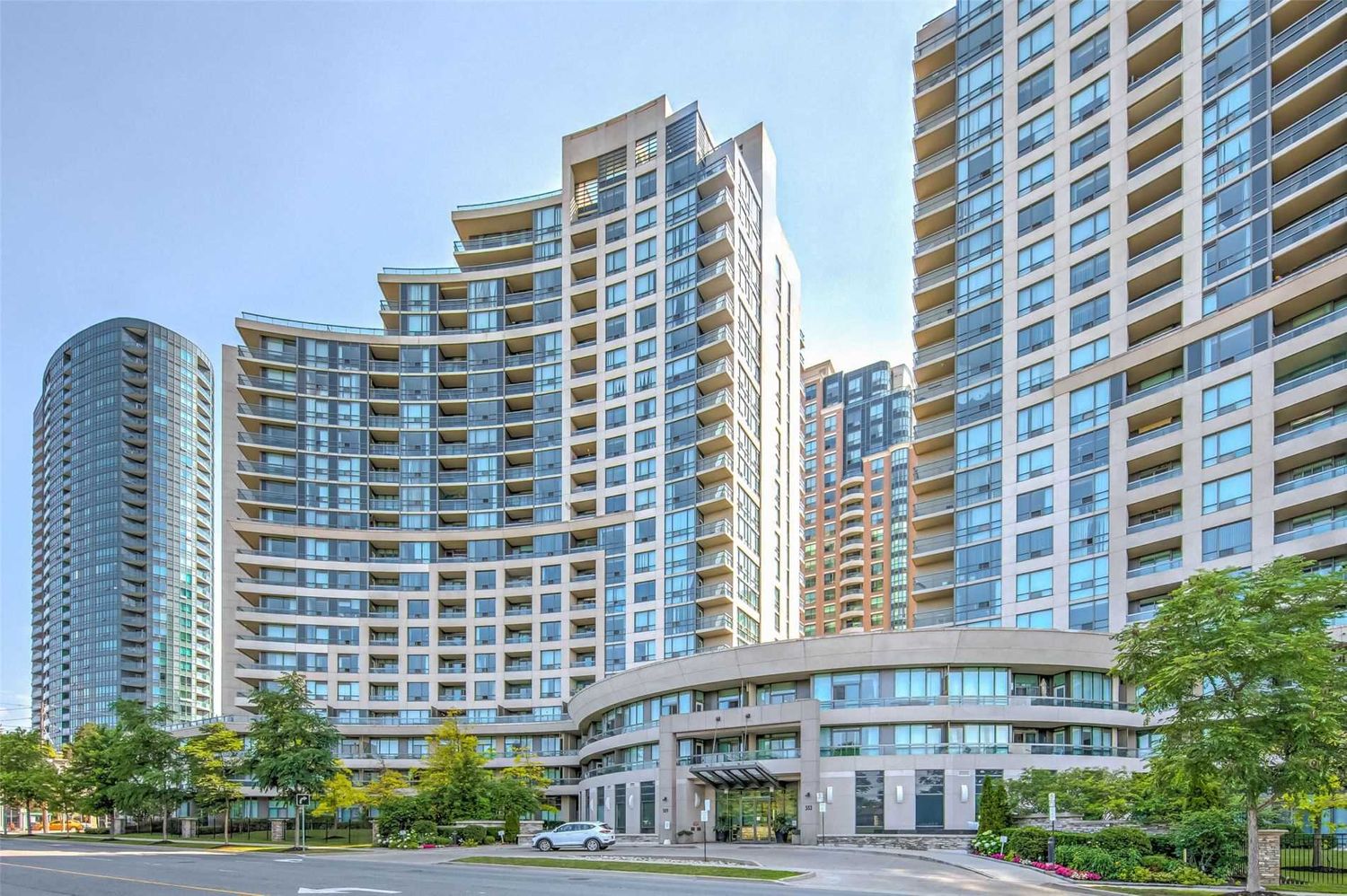 509 Beecroft Road. The Continental Condos is located in  North York, Toronto - image #1 of 2