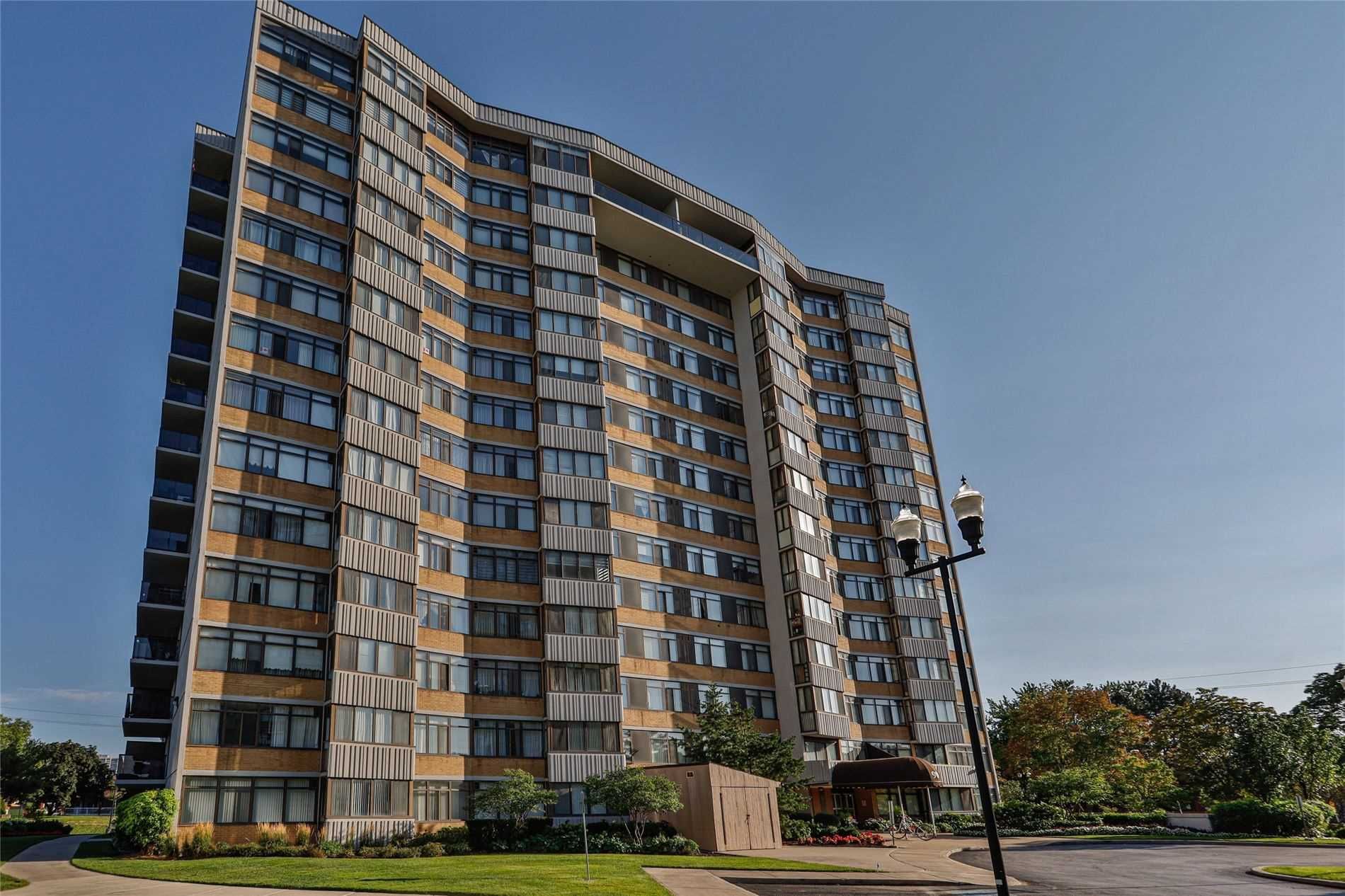 90 Fisherville Rd. This condo at The Courtlands II Condos is located in North York, Toronto - image #1 of 2 by Strata.ca