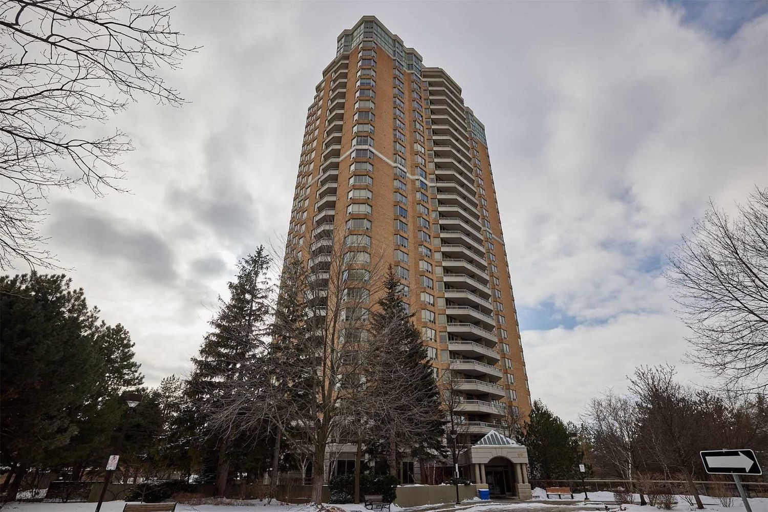 89 Skymark Drive. The Excellence Condos is located in  North York, Toronto - image #2 of 2