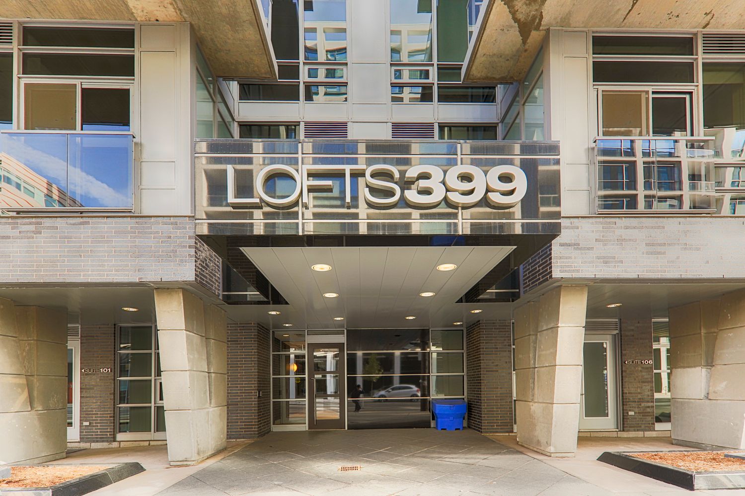 399 Adelaide Street W. Lofts 399 is located in  Downtown, Toronto - image #4 of 4