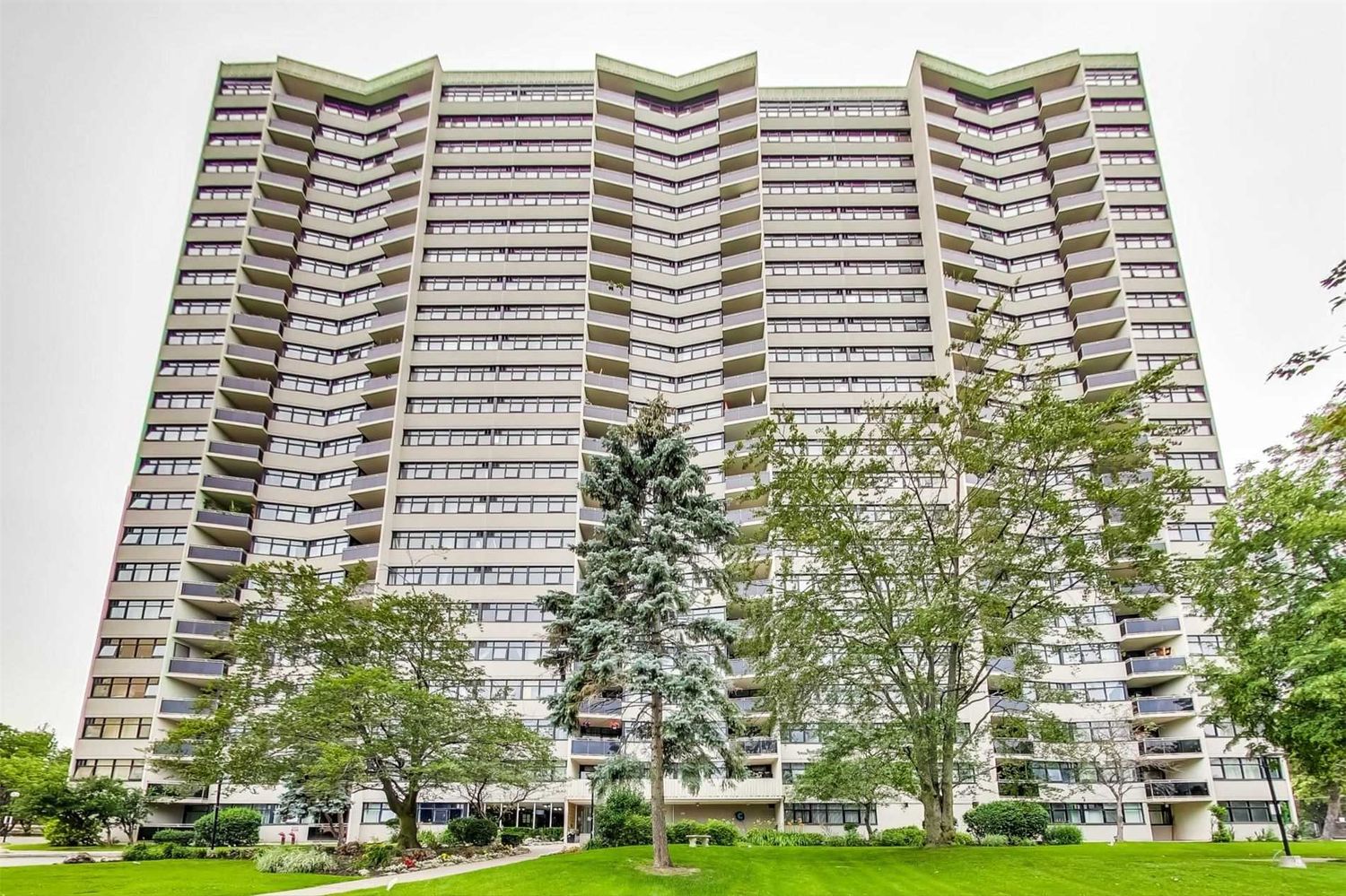 100 Echo Point. The Glenhurst Condos is located in  Scarborough, Toronto - image #1 of 2