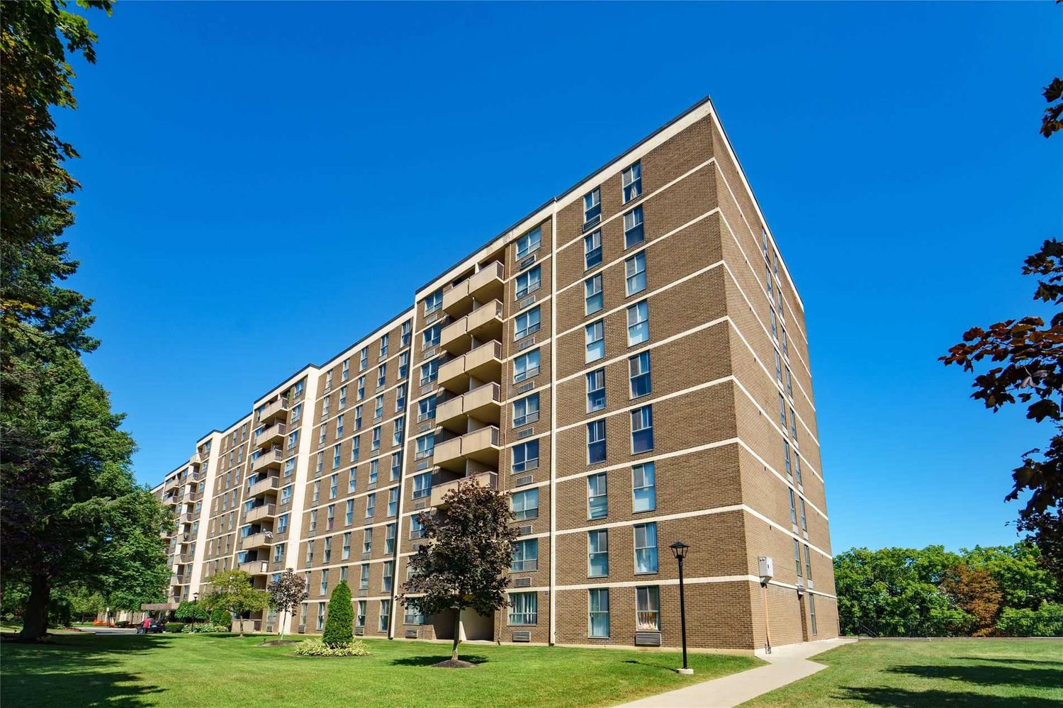 2835 Islington Avenue. The North Court Condos is located in  North York, Toronto - image #1 of 2