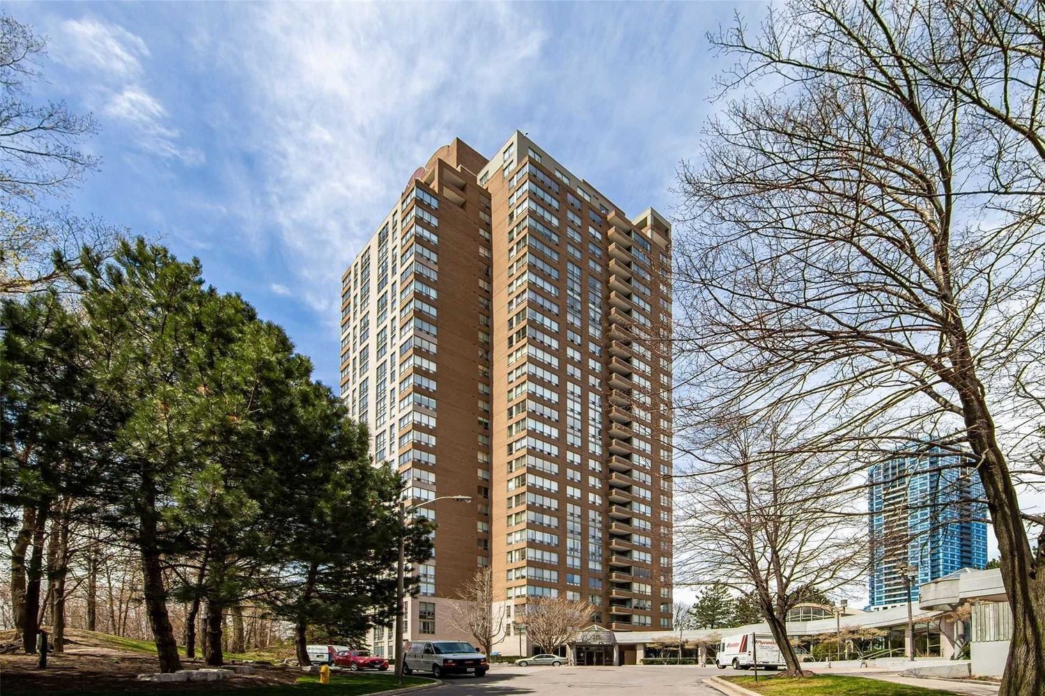 215 Wynford Drive. The Palisades Condos is located in  North York, Toronto - image #2 of 3
