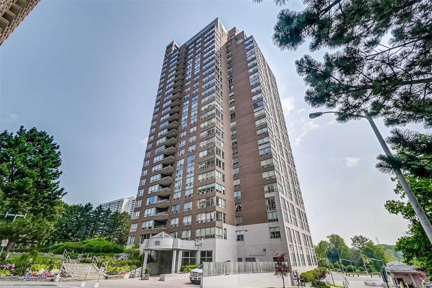 195 Wynford Drive. The Palisades III Condos is located in  North York, Toronto - image #1 of 2