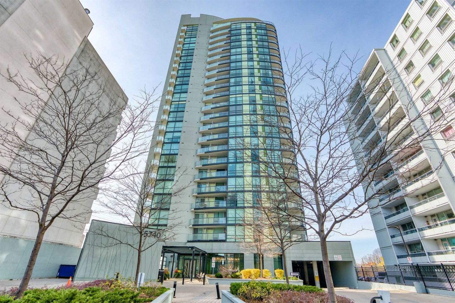 5740 Yonge Street. The Palm Residences is located in  North York, Toronto - image #1 of 2