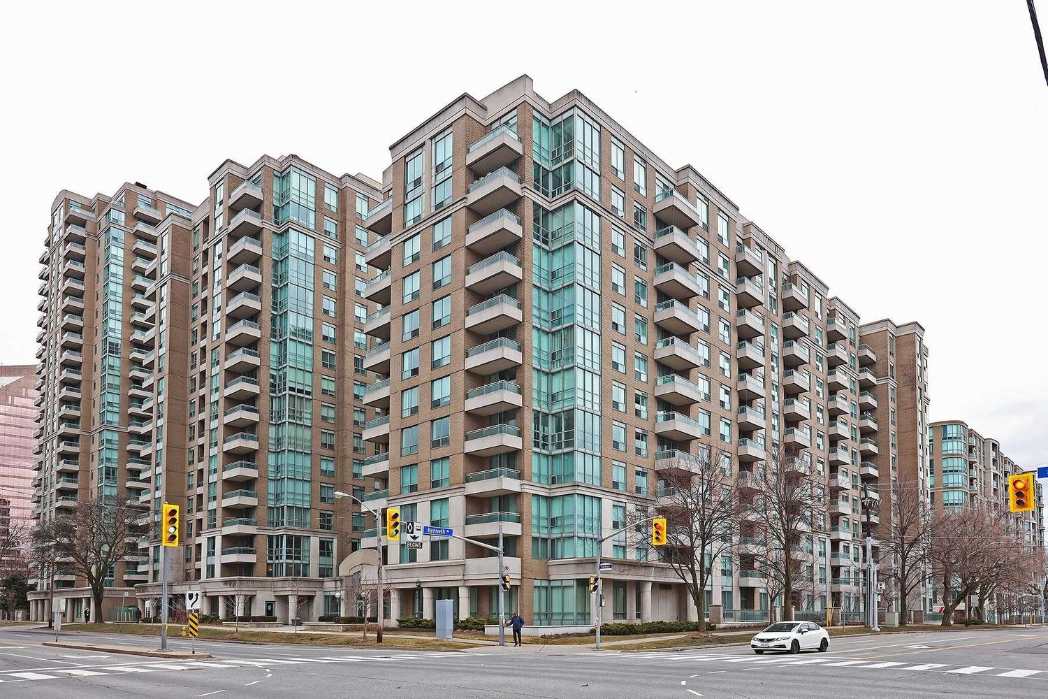 39 Pemberton Avenue. The Paramount Condos is located in  North York, Toronto - image #1 of 2