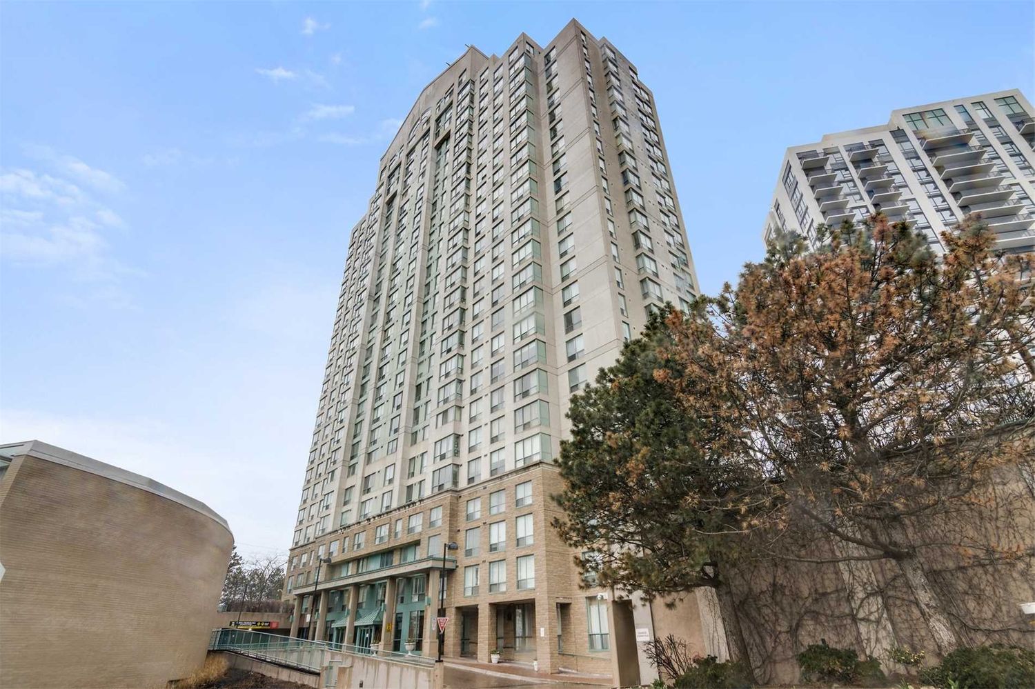 101 Subway Crescent. The Residences at Kingsgate is located in  Etobicoke, Toronto - image #2 of 2
