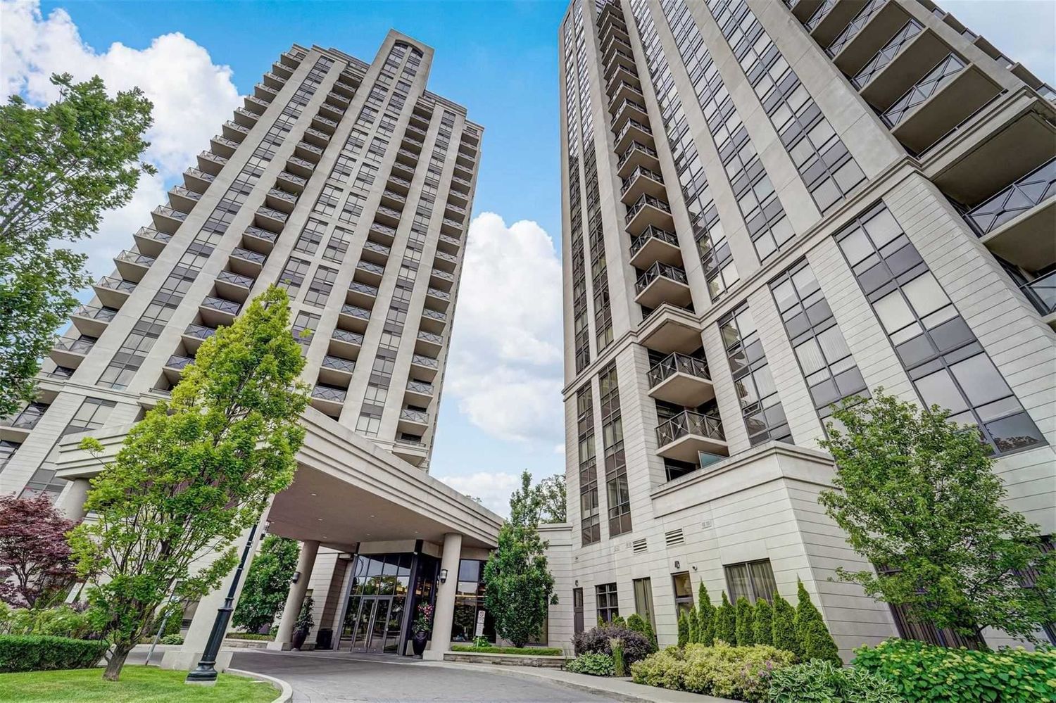 133 Wynford Drive. The Rosewood Condos is located in  North York, Toronto - image #1 of 2